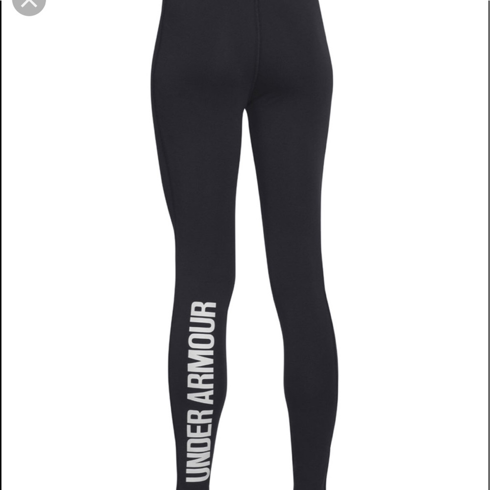 NWT women’s UNDER ARMOUR legging!! Size Small.